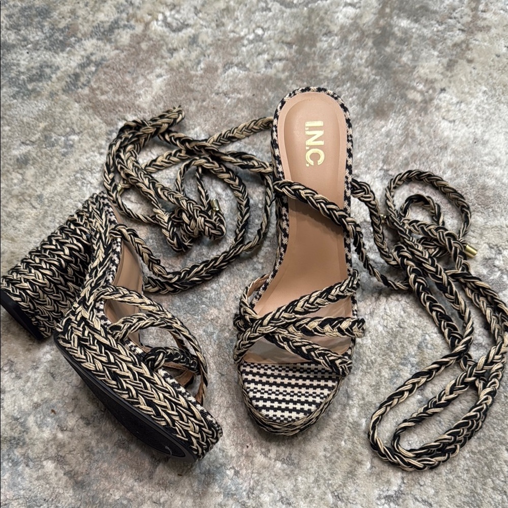 INC International Concepts Black and Cream Sandals
